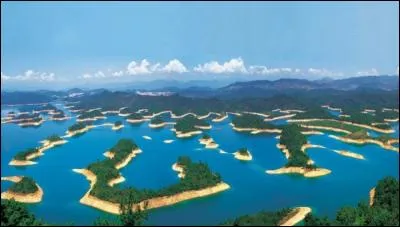 Ce lac est situé en Chine. Vous trouverez facilement la réponse. Quel est ce lac ?