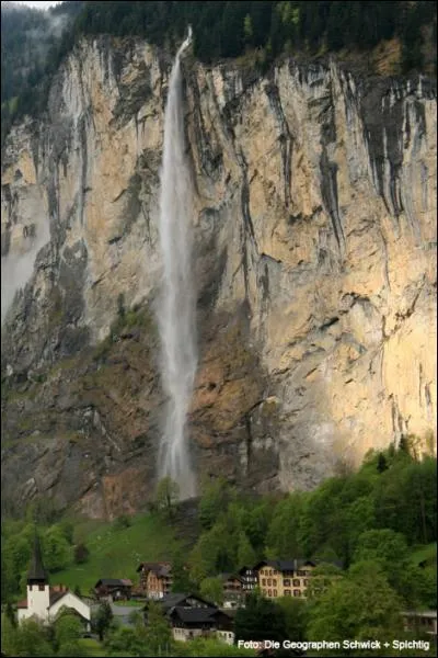 Où se trouvent les chutes du Staubbach ?