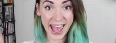 En quelle année a-t-elle fait sa première vidéo ?