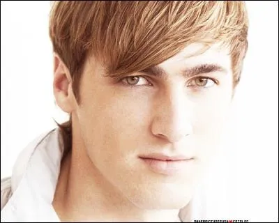 Comment s'appelle ce garçon dans le film ?