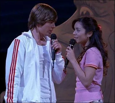 Dans HSM 1, que chantent Troy & Gabriella au spectacle?