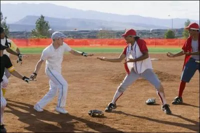 Dans HSM 2, que chantent Ryan & Chad sur le terrain de base-ball?