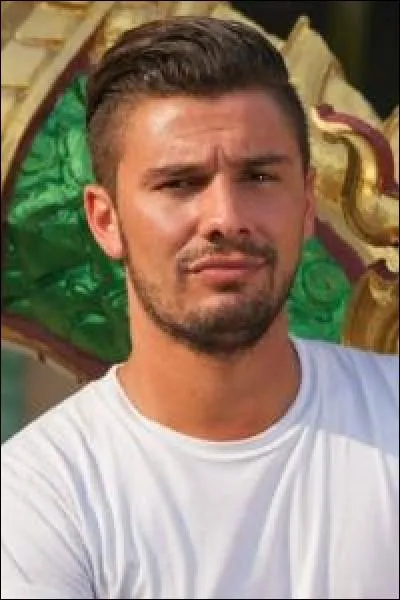 Avec qui Kévin est-il en couple durant l'aventure ?