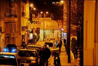 Elle l'a attendu 100 ans dans les rues en noir et blanc et il est venu en sifflant. Quelle chanteuse est "Éblouie par la nuit" ?