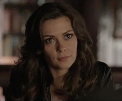 Qui joue le rôle de Nadia Petrova ?