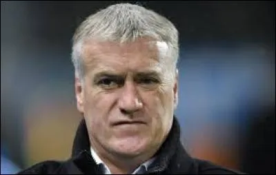 Avant un match France / Autriche. Didier Deschamps s'adresse au joueurs : ''Bon, les gars, ce soir l'objectif est simple ! Je veut que tout les attaquants mettent leurs buts dans l'Autriche ! ''
