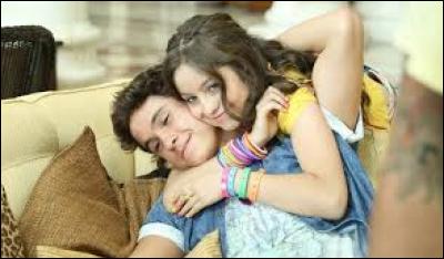 Comment s'appelle la chanson composée par Simón, chantée par Luna et lui-même. (piège) ?