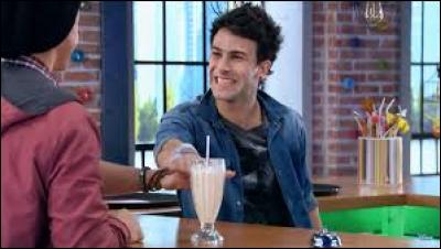 Comment s'appelle la chanson que le Roller Band a créée (piège) ?