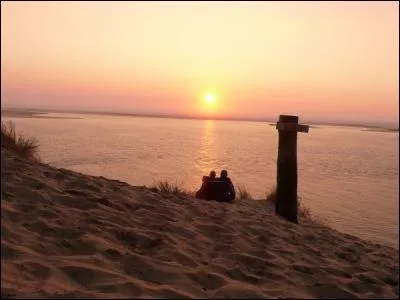 Quel chanteur déclarait son amour ainsi : "C'est comme ça que je t'aime Comme un dieu qui se meurt Pour l'amour d'une reine Un poignard dans le coeur C'est comme ça que je t'aime Comme un fou malgré moi" ?