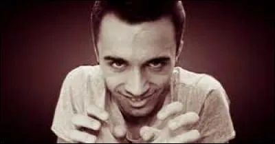 Avec qui Squeezie a-t-il créé une chaîne "secondaire" ?