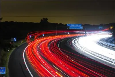Mise en stimulation numéro 7. C'est 3 heures du matin, vous sortez du pub et vous prenez la voiture. Entre deux sommeils, vous apercevez un panneau bleu qui flotte au-dessus de votre tête. Panneau bleu ! Vous êtes donc sur...