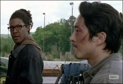 Épisode 1. Qui veut aider Glenn et Heath à tuer les rôdeurs du hangar ?