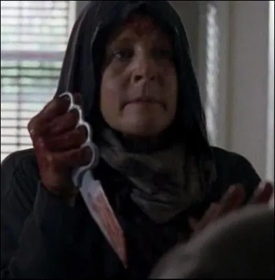 Épisode 2. Lors de l'attaque des Wolves à Alexandria, qui se cache dans l'armurerie ?