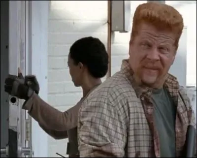 Épisode 6. Que grave Sasha sur une porte pour que Daryl puisse les retrouver, elle et Abraham ?