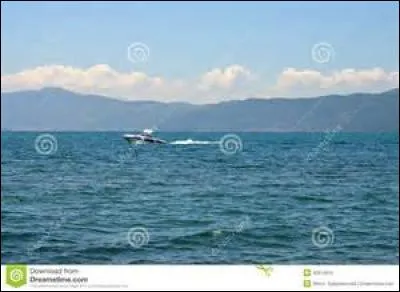 Lequel de ces lacs est située sur la ligne frontalière Albano-macédonienne ?