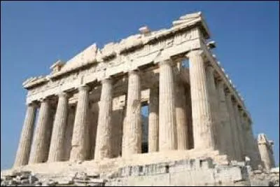 Outre le pays indépendant, que peut désigner également la Macédoine ?