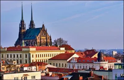 Dans quel pays se trouve Brno ?