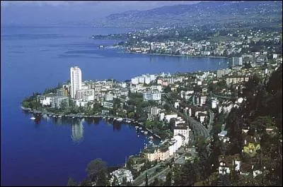 Dans quel pays se trouve Montreux ?