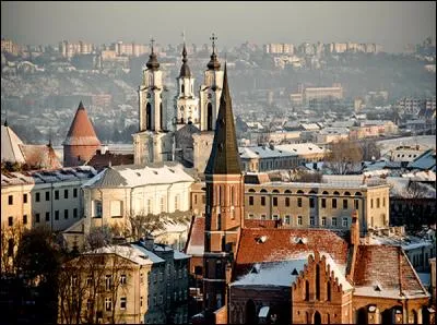 Dans quel pays se trouve Kaunas ?