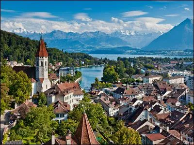 Dans quel pays se trouve Interlaken ?