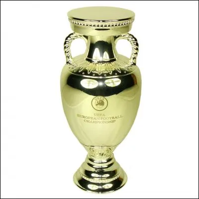 Les sponsors (400 millions), la billetterie et hospitalité (500 millions) constituent les recettes de cette compétition de l'Euro 2016 mais combien rapporteront les droits de télévision, en euro ?