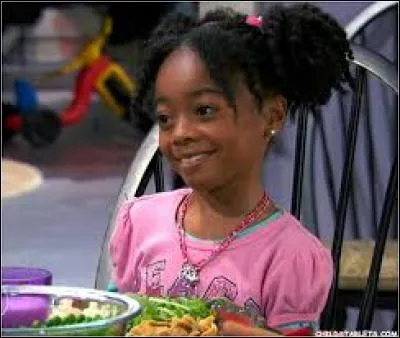 Cette petite fille s'appelle Zuri. Quel grand délire a-t-elle ?