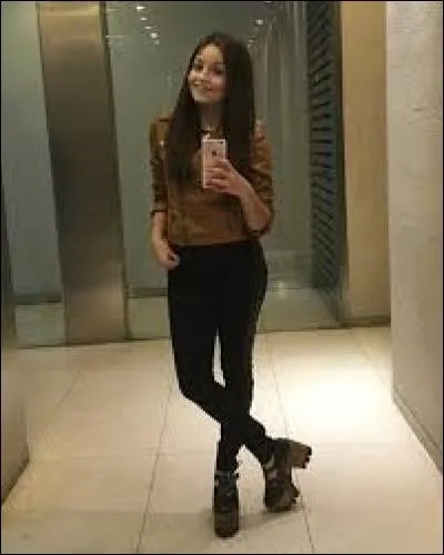 Qui est Felicity For Now (Felicity Maintenant) ?