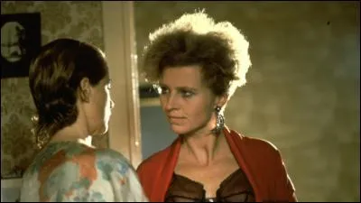 Elle a reçu le prix d'interprétation féminine en 1983 pour son rôle dans "l'histoire de Piera". De qui s'agit-il ?