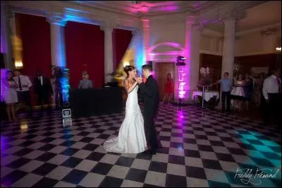 Allez, encore une danse, son vieux mari attendra bien encore un peu !