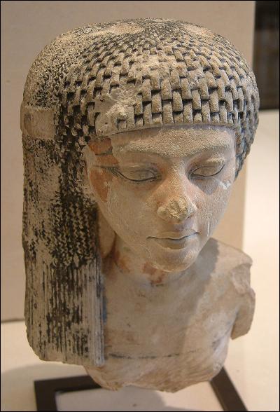 Cette photo est utilisée par Cricri48. Il s'agit du buste de Mérytaton, la fille de Néfertiti et Akhenaton. Où est exposée cette sculpture ?