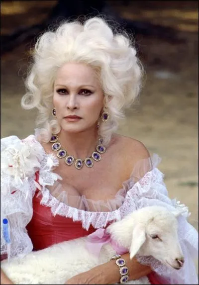 Quelle actrice incarne Marie-Antoinette d'Autriche dans le film "Liberté, Egalité, Choucroute", sorti en 1985 avec Michel Serrault et Jean Poiret ?