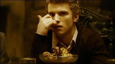 Cormac McLaggen appartient à quelle maison ?