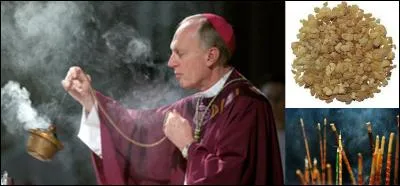 Ce produit est utilisé, entre autres, en pharmacie. Il s'appelle « résine d'oliban ».
Sous quel nom connaissez-vous cette résine ?