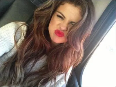 Selena Gomez a-t-elle joué dans la série "Victorious" ?