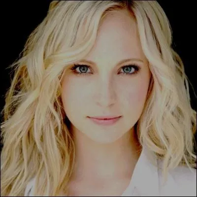 Avec qui Caroline a-t-elle été en couple en premier ?