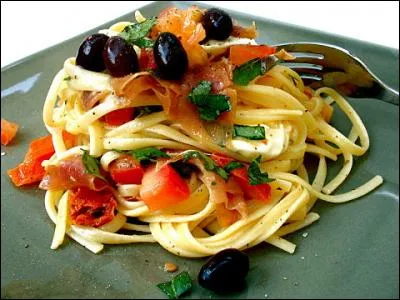 Comment appelle-t-on les pâtes que l'on garnit à l'intérieur ?