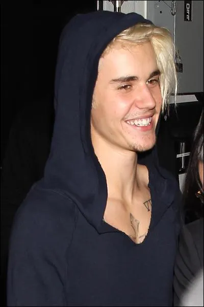 Quand il partait en voyage, il oubliait toujours quelque chose, quoi ?