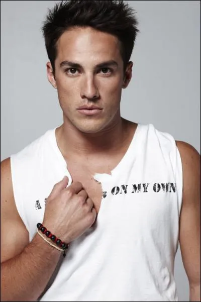 Michael Trevino a une préférence pour les femmes de nationalité :