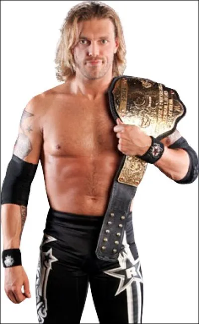 Avec qui Edge a-t-il remporté les titres par équipe de la WWE ?
(Réponses multiples)