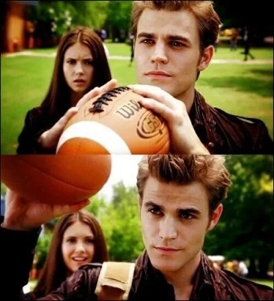 Dans la saison 3, qu'est-ce qui retient Stefan de devenir accro au sang humain ?