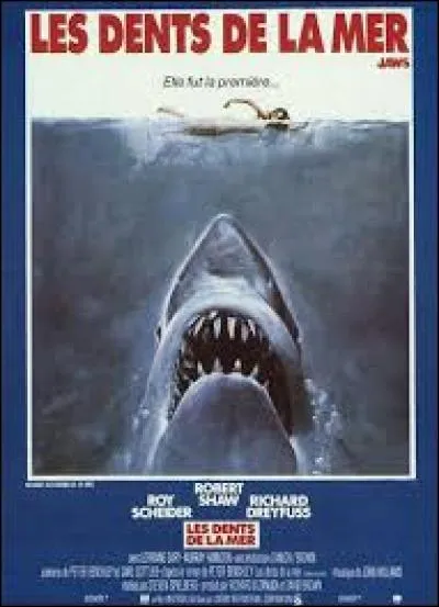 Dans ce film, le chef de la police est interprété par Robert Shaw.