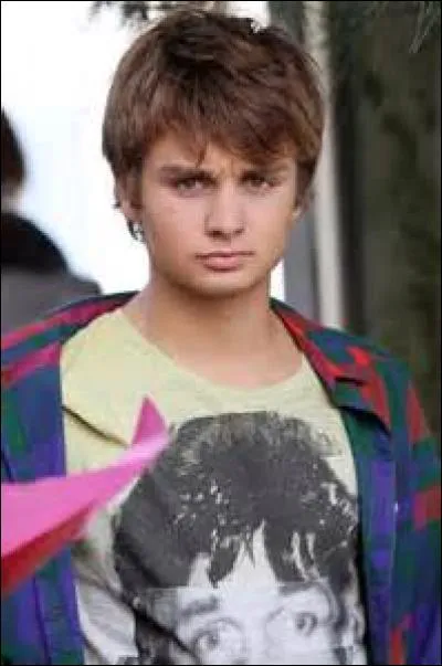 Qu'est-ce qui différencie Pierre de sa soeur et de son frère ?