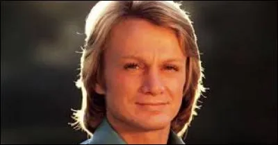 Vous connaissez sans doute Claude François, un chanteur exceptionnel décédé il y a petit bout de temps déjà puisqu'il est mort en 1978. Quel était le surnom de ce chanteur ?