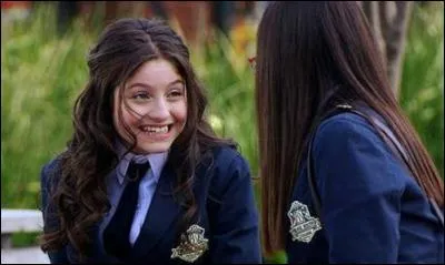 Comment s'appelle sa nouvelle amie ?