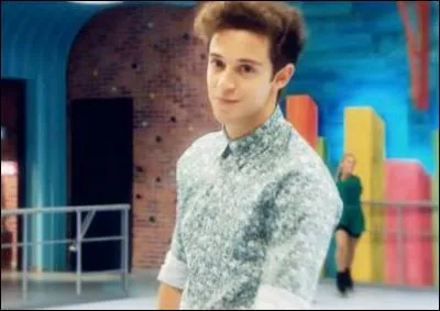 Comment s'appelle ce garçon dont Luna est amoureuse ?