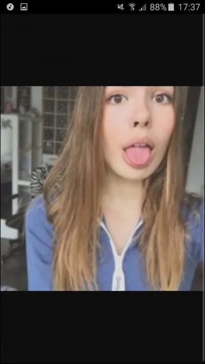 Où habite-t-elle en France ?