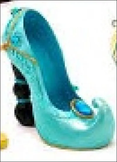 A qui est cette chaussure ?