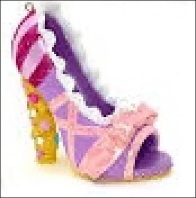 A qui est cette chaussure ?