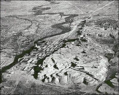 Fondé vers 4000 ans avant notre ère, elle fut la capitale de l'Élam puis celle de l'Empire perse achéménide. Quel est son nom ?