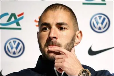 En octobre 2015, il est cité dans une affaire concernant un de ses co-équipiers en équipe de France, lequel ?